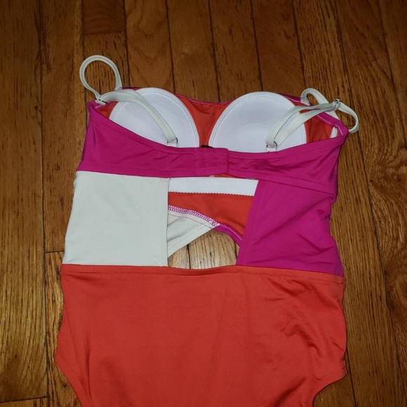 Shade & Shore Colorblock One-Piece Swimsuit - Picture 4 of 8